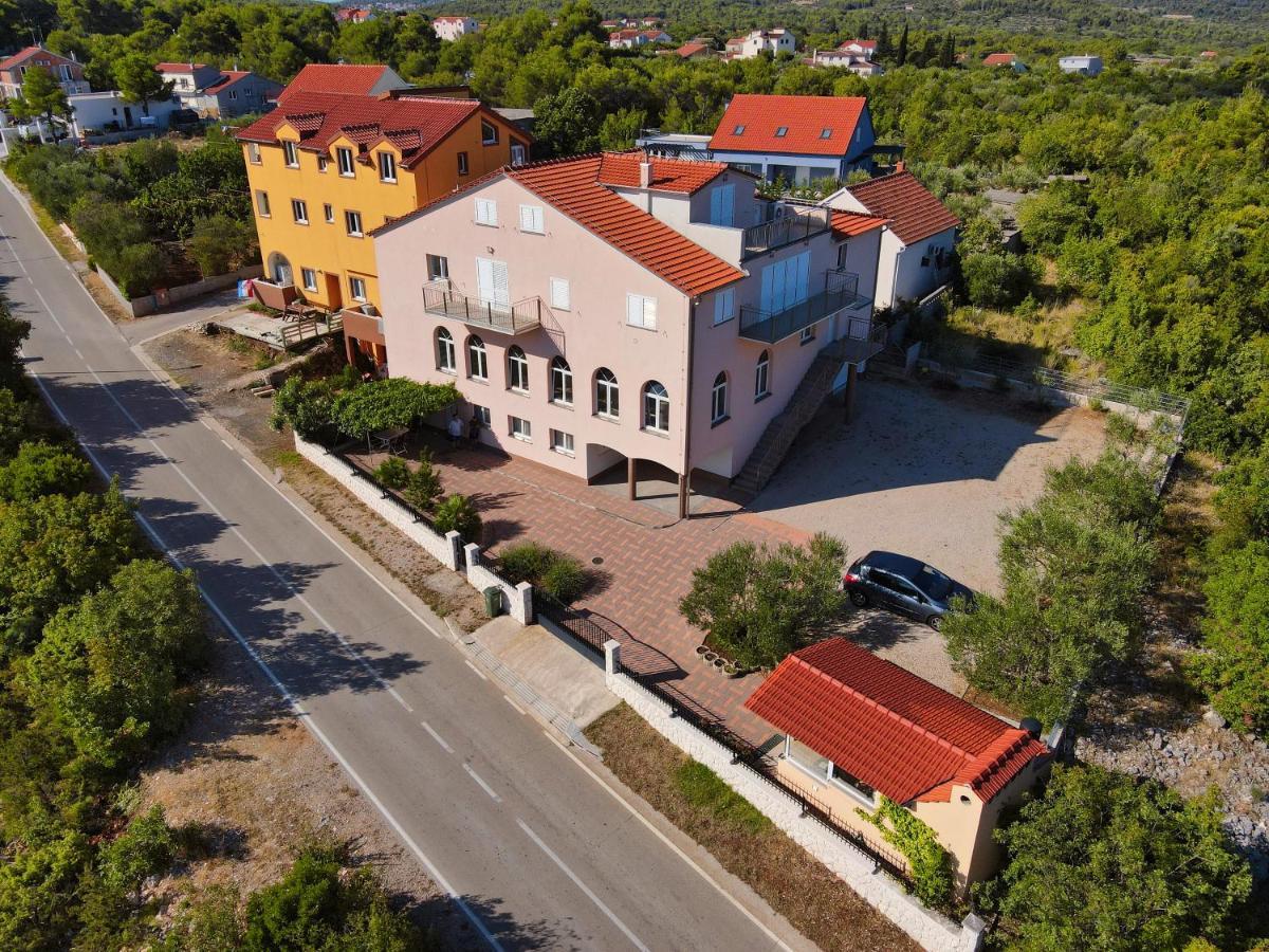 Grande Rosa Apartment Vrulje  Exterior photo